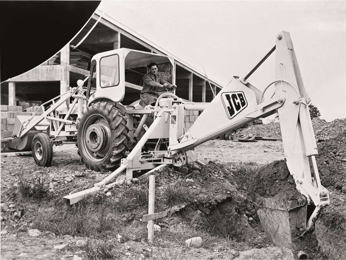 1957: se anunció que el JCB Hydra-Digga podía excavar en la roca.jpg