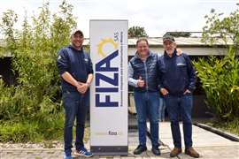Camilo Isaza, gerente de ventas de FIZA; Isidro Corcoles, area sales manager de Lintec & Linnhoff; y Francisco Isaza, fundador y presidente de FIZA.