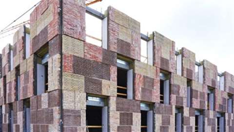 En Copenhague existe el proyecto Resource Rows. Se trata de un conjunto habitacional construido con materiales reciclados de la región.