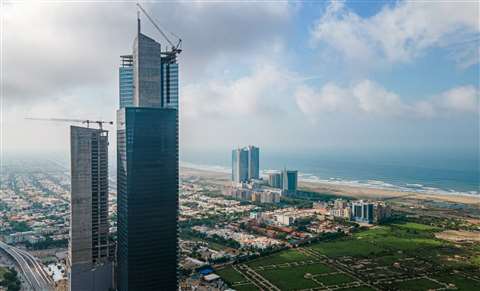La torre Bahria Icon está siendo construida en Karachi, Pakistan 