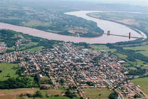 Imagen aérea difundida por el Ayuntamiento de Porto Xavier que muestra la ubicación del futuro puente.
