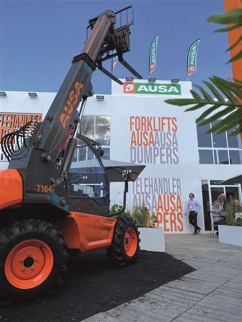 Ausa ha lanzado una nueva gama de vehículos eléctricos, incorporando el dúmper D151AEG y el manipulador telescópico T164E.